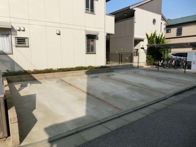 駐車場　敷地内駐車場有