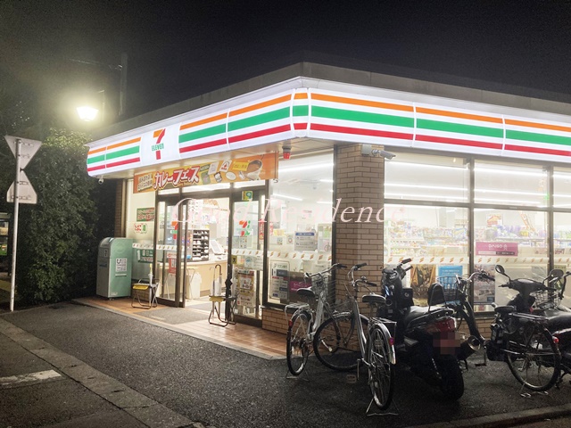 コンビニ　セブン-イレブン 横浜鶴ヶ峰駅北店（コンビニ）まで771m