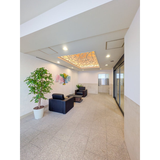 エントランス　落ち着いたエントランスです