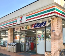 コンビニ　セブン-イレブン 横浜高田東３丁目店（コンビニ）まで786m