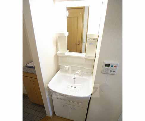 洗面設備　独立洗面台です