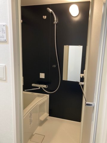 バス・シャワールーム　コンパクトで使いやすいお風呂です
