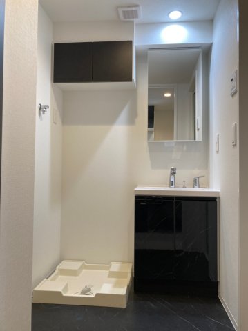 洗面設備　明るい洗面所です