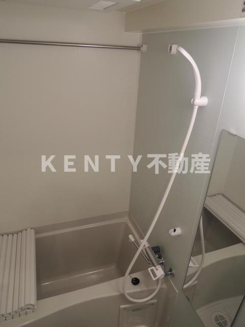 バス・シャワールーム　コンパクトで使いやすいお風呂です