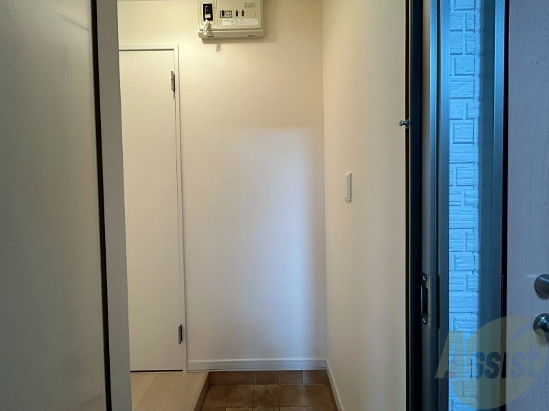 玄関　玄関です。すぐ広いリビングにつながっています。　"