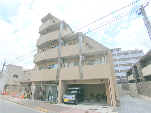 建物外観　2019年2月築　RC鉄筋コンクリート造地上6階建て総戸数5