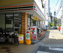 コンビニ　セブンイレブン大阪三泉市場通店（コンビニ）まで311m