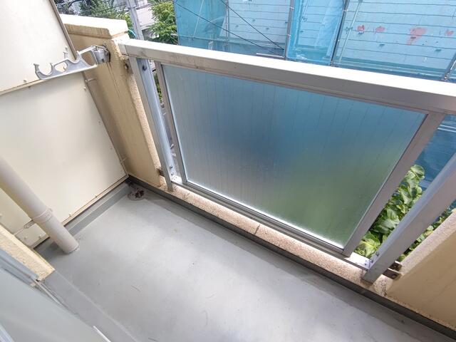 バルコニー　写真は同タイプの別の部屋のものです。
