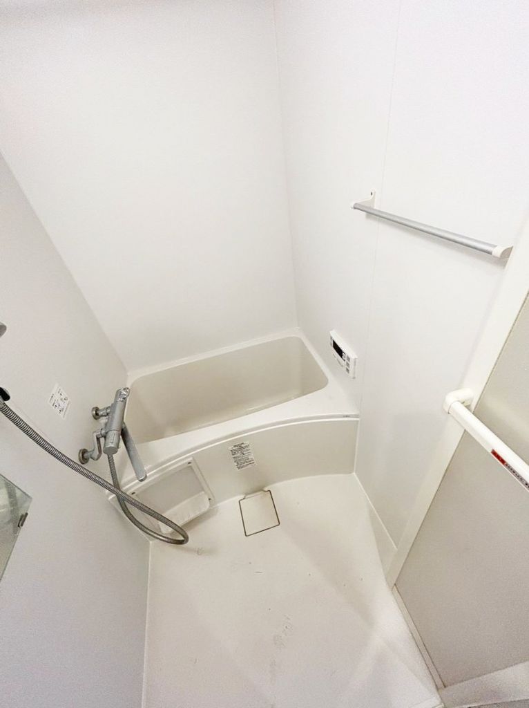 バス・シャワールーム　※同タイプの別のお部屋です。