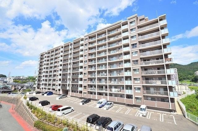 駐車場　建物外観