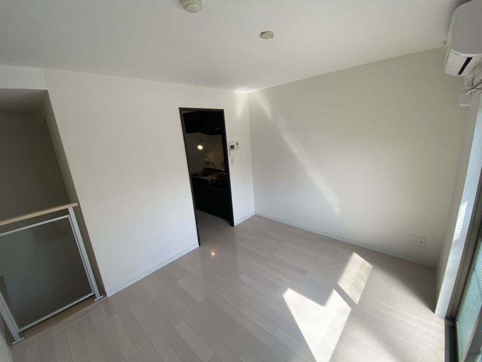 居室・リビング　家具を配置しやすいお部屋です