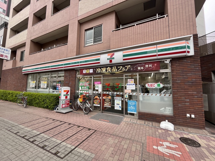コンビニ　物件（コンビニ）まで240m