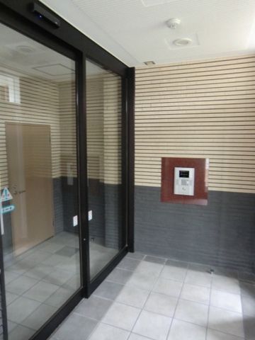 エントランス　オートロック完備
