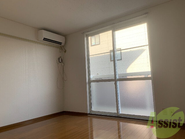 居室・リビング　７帖の洋室です。生活のメインとなる部屋ですね。