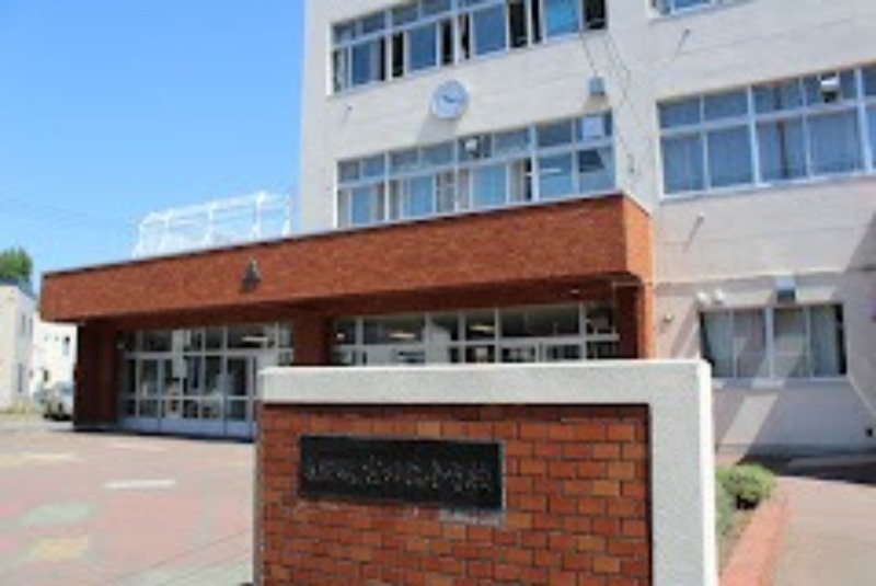 小学校　札幌市立宮の森小学校（小学校）まで595m