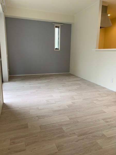 居室・リビング　白ベースのお部屋になってます！