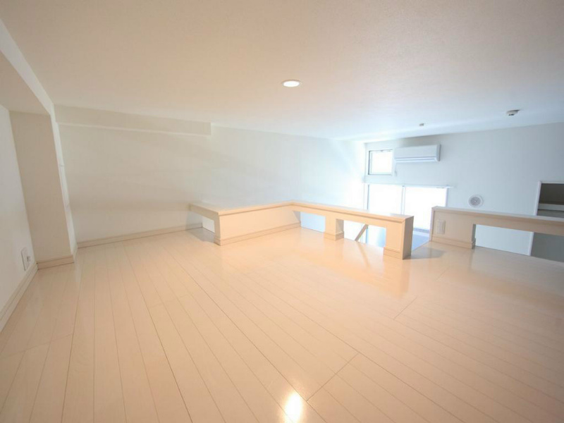 その他部屋・スペース　上階ロフト6帖（収納としてもお部屋としても使えます）