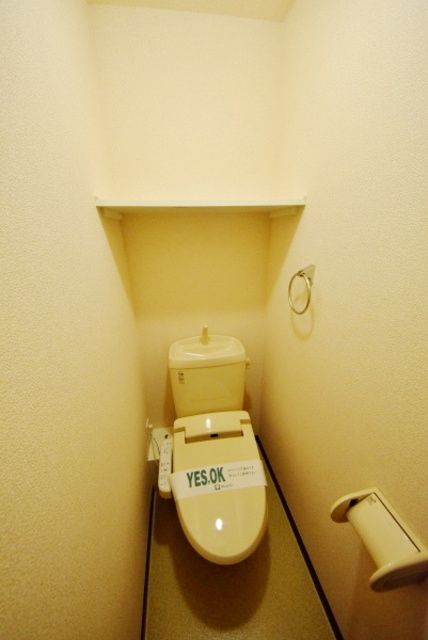 トイレ　★温水洗浄便座付きは助かります！★