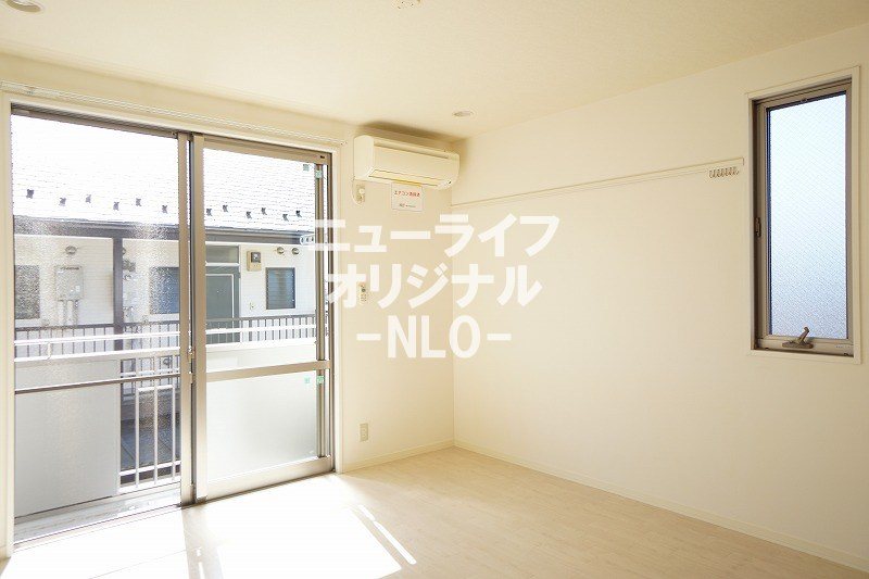居室・リビング　11.7帖のLDKは南向きで日当たり良好。
