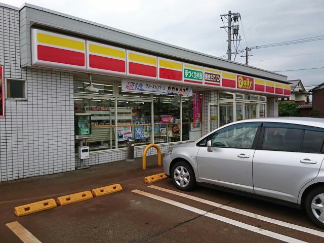 コンビニ　デイリーヤマザキ長岡宝3丁目店（コンビニ）まで895m
