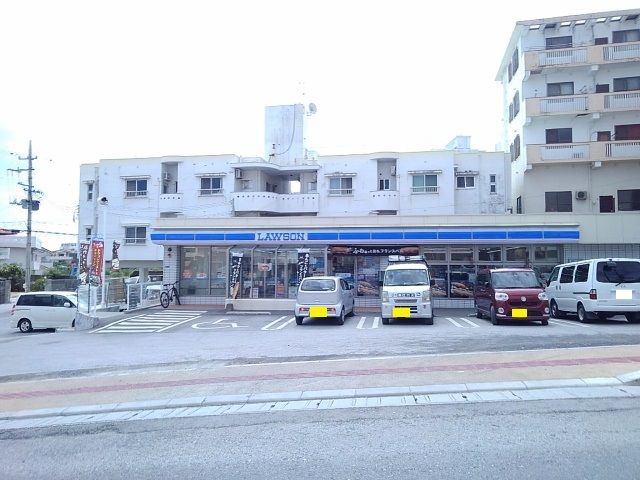 コンビニ　ローソン沖縄安慶田３丁目店（コンビニ）まで750m