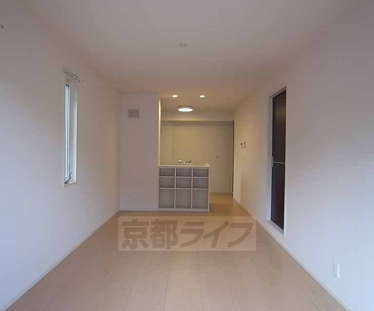 居室・リビング　西と南の２面窓のＬＤＫです。