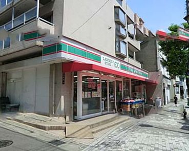 コンビニ　ローソンストア100西蒲田4丁目店（コンビニ）まで233m