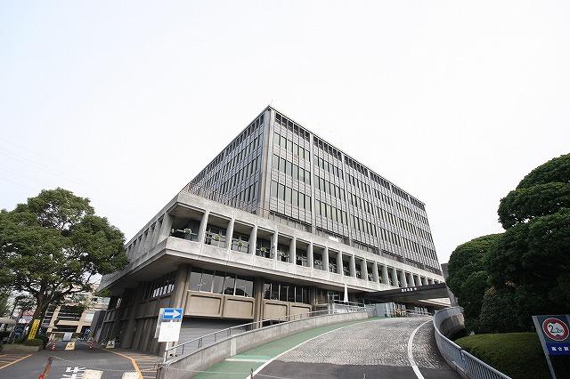 役所　戸田市役所（役所）まで913m