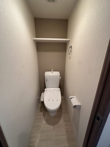 トイレ　※写真は同じマンションの違う部屋のものになります。