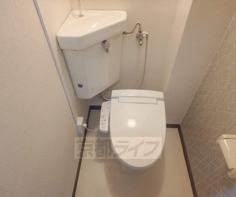 トイレ　ウォシュレット機能付きトイレです。