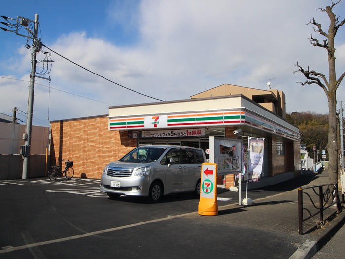 コンビニ　セブンイレブン（コンビニ）まで190m