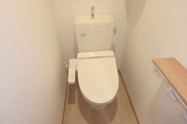 トイレ　他のお部屋の参考写真となります。