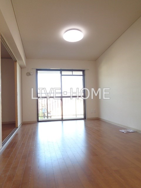 3SLDK Mansion in Suginami, Tokyo — photo 3 of 3