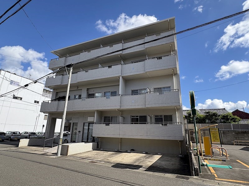 建物外観　オートロックのあるマンションです