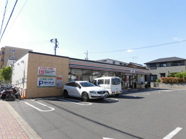 コンビニ　セブンイレブン名古屋本山町4丁目店（コンビニ）まで757m