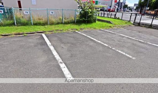 駐車場　駐車場