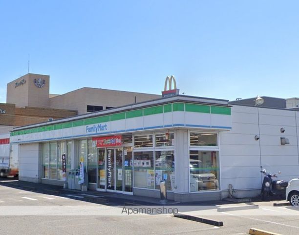コンビニ　ファミリーマート（コンビニ）まで338m