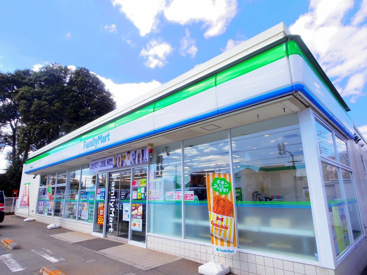 コンビニ　ファミリーマート清瀬中里店（コンビニ）まで730m