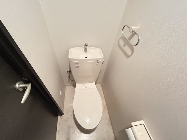 トイレ　※別号室の参考写真です。