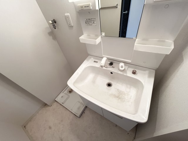 洗面設備　※別号室の参考写真です。