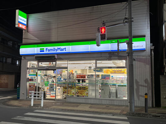 コンビニ　ファミリーマート三鷹台駅北店（コンビニ）まで411m