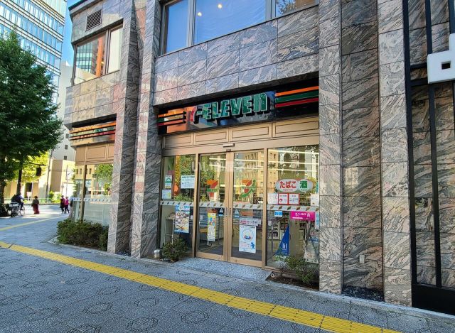 コンビニ　セブンイレブン神田須田町中央通り店（コンビニ）まで112m