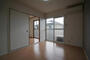 居室・リビング　同じ建物の別なお部屋