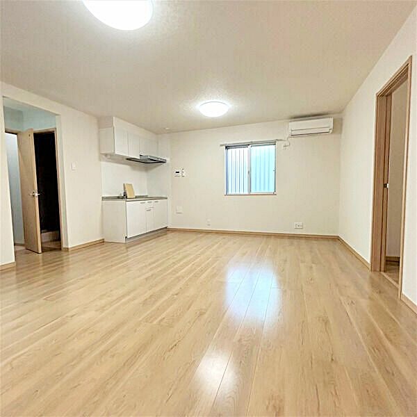 その他設備　全室エアコン設置済♪季節問わず、いつでも住めちゃいます！