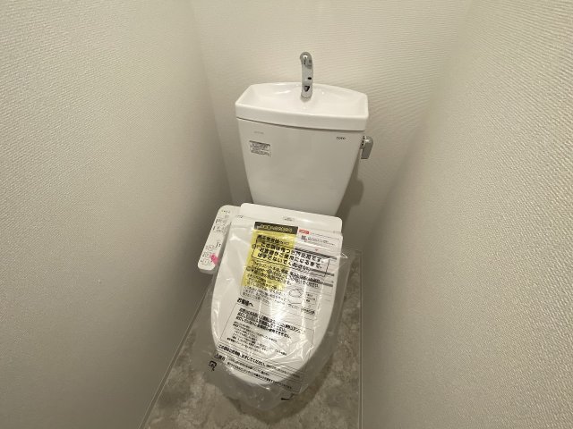 トイレ　※カラータイプは写真と異なります。