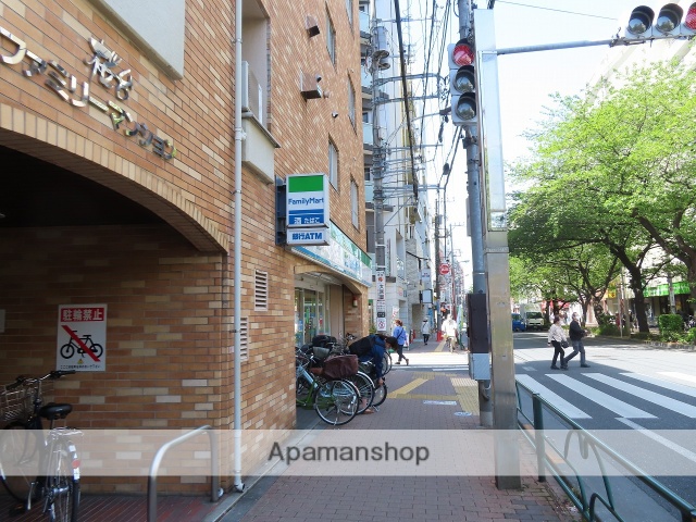 コンビニ　ファミリーマート桜台駅前店（コンビニ）まで604m