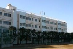 中学校　市立青木中学校（中学校）まで892m