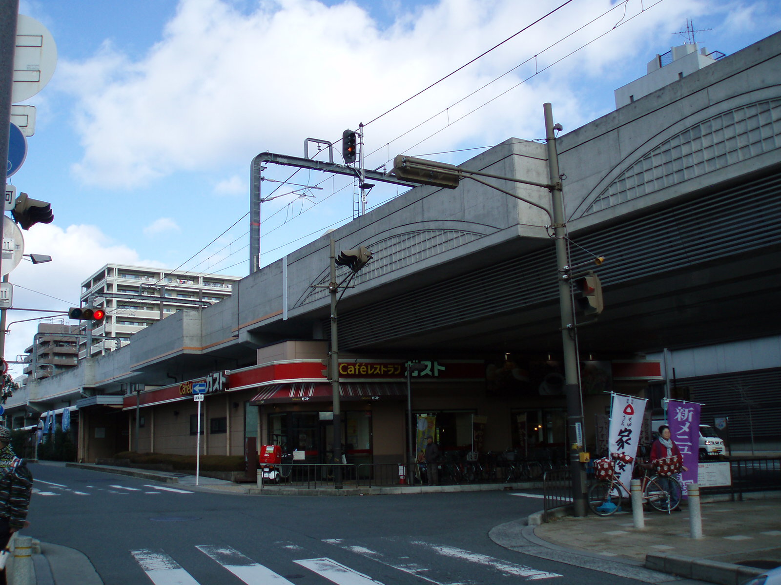 飲食店　ガスト　阪急岡町駅前店（飲食店）まで939m