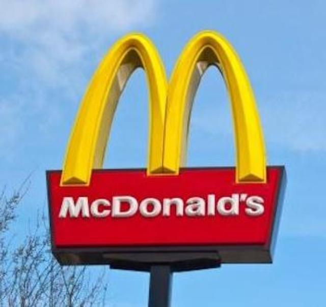 飲食店　マクドナルド小田急読売ランド駅前店（飲食店）まで547m