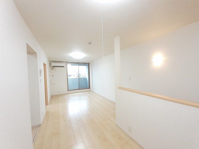 ラフレシール・ジュネスの居間写真